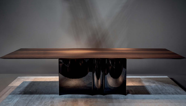 GOSSIP DINING TABLE