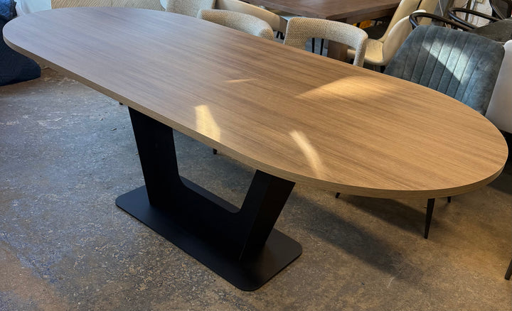 AMELIA RACETRACK DINING TABLE